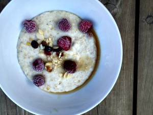 healthy-breakfast-porridge-maple-syrup-raspberries-nuts healthy-breakfast-porridge-maple-syrup-raspberries-nuts