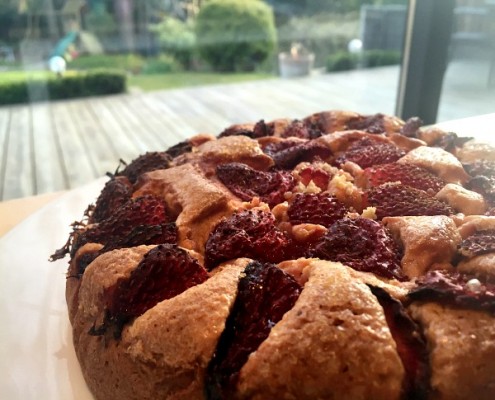 healthy-recipe-strawberry-yoghurt-cake