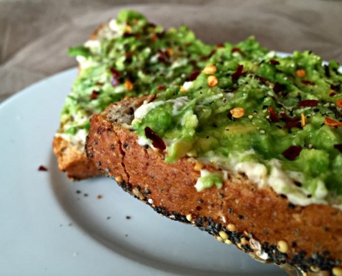 houmous-avocado-chilli-flakes-seeded-wholemeal-roll