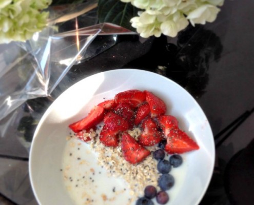 oats-fruit-chia-seeds-milk