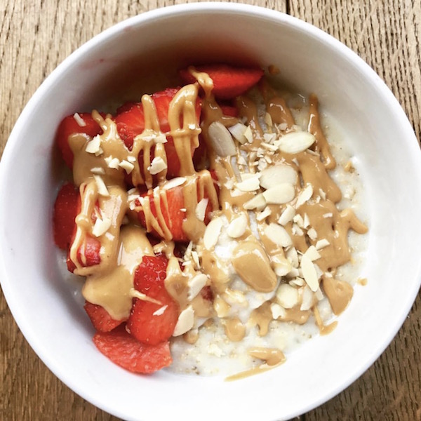 healthy-breakfast-porridge-strawberries-almonds-peanutbutter.jpg healthy-breakfast-porridge-strawberries-almonds-peanutbutter.jpg