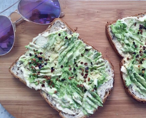 healthy-lunch-recipe-avocado-houmous-toast.jpg